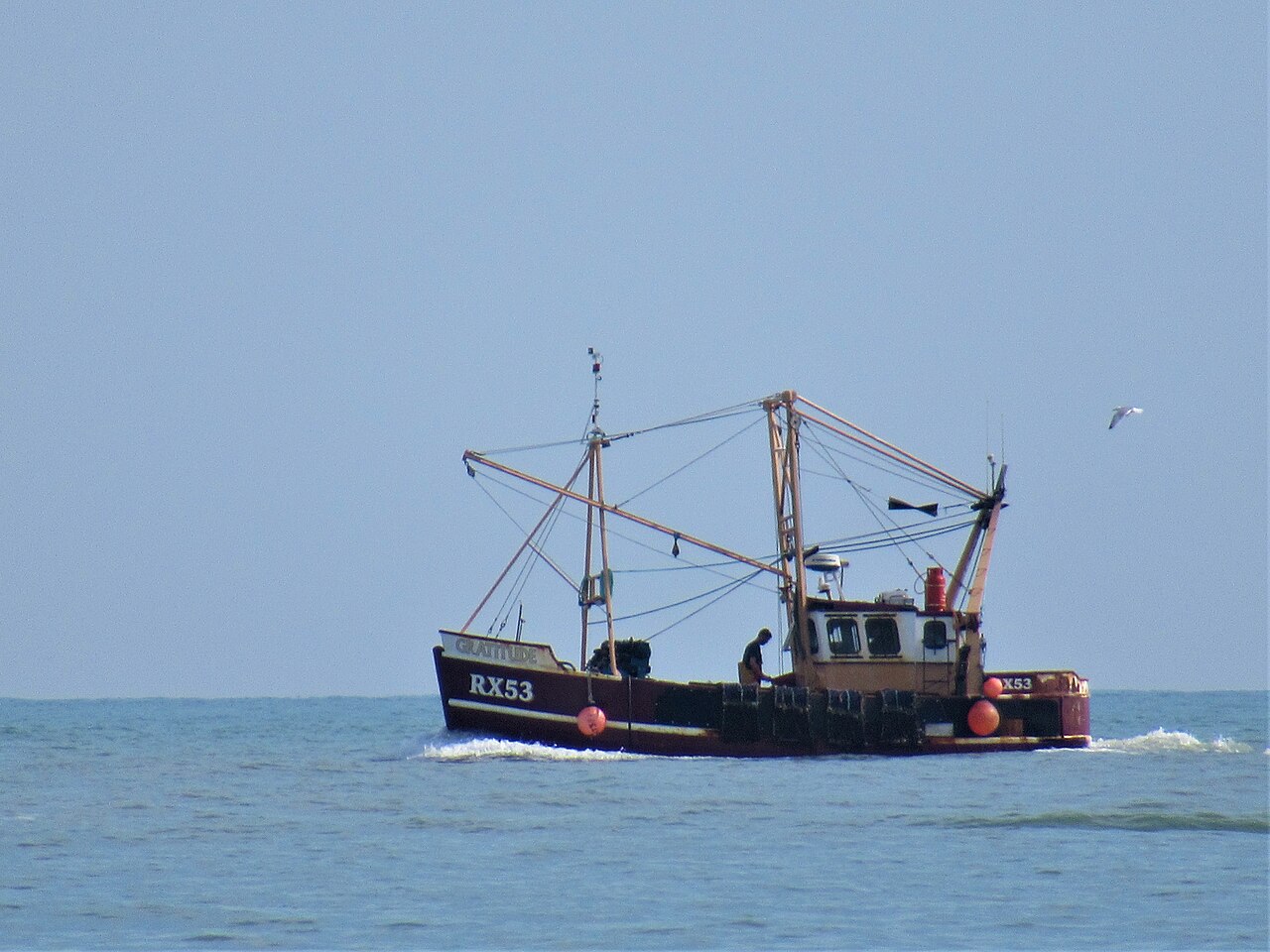 Рыболовное судно в море